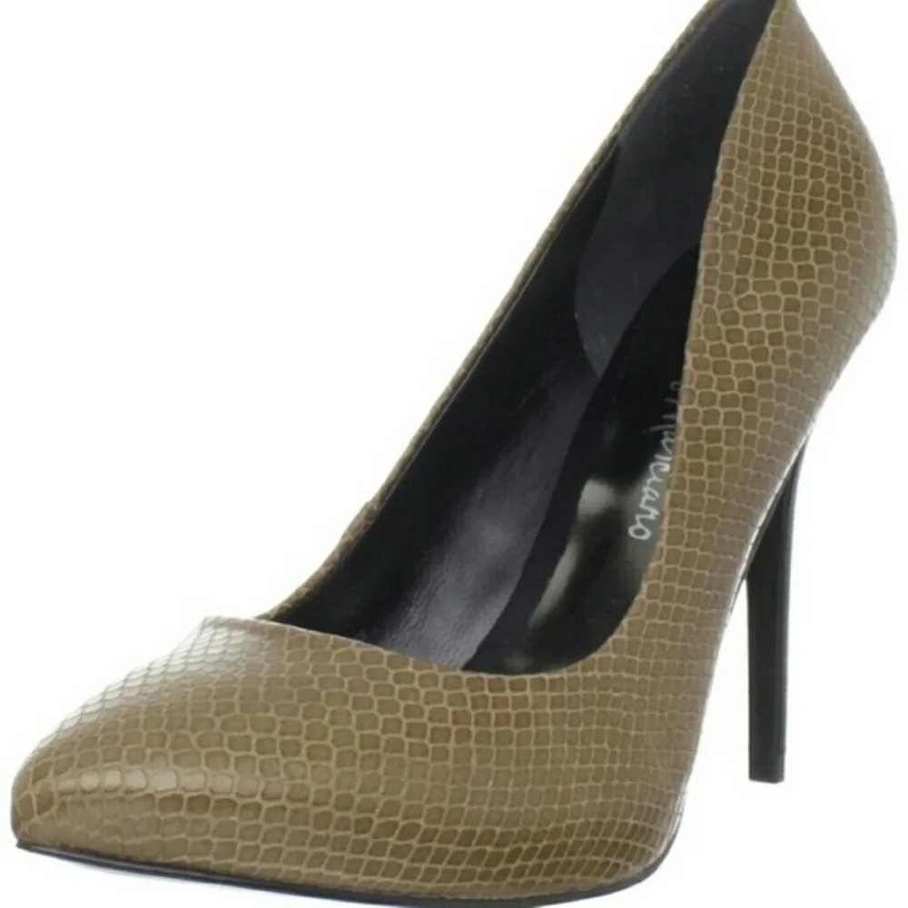 NEW GUESS BY MARCIANO FLORENCE SNAKE PRINT PUMPS